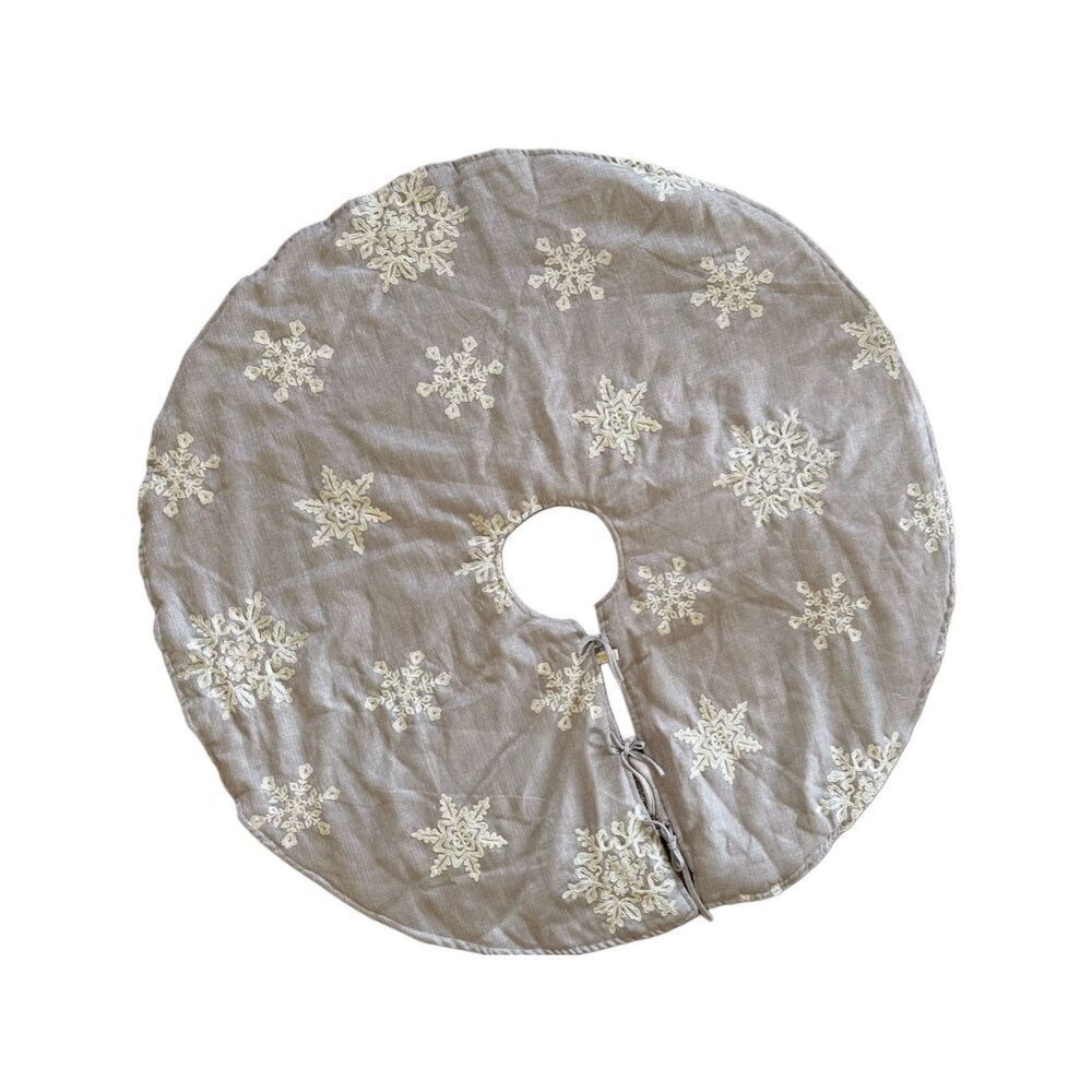 Cynthia Rowley tree skirt thick plush winter snowflake shimmer grey or cape
